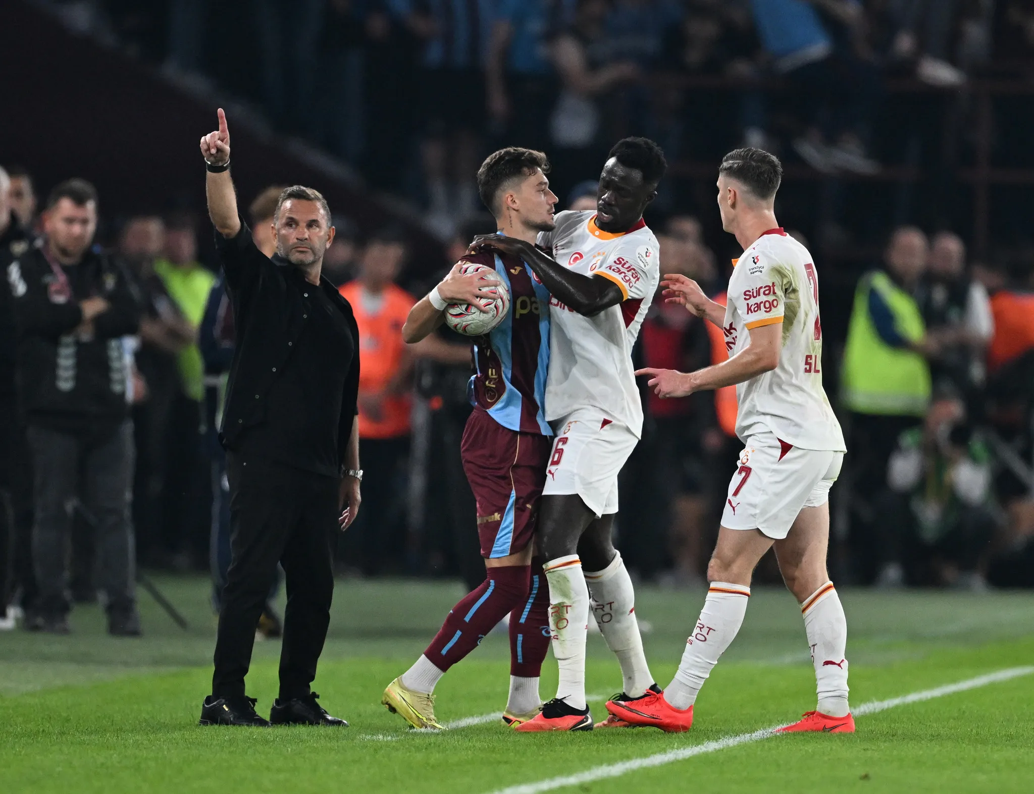 Galatasaray’da Trabzonspor yenilgisi sonrası 35 milyon Euro'luk transfer planı!