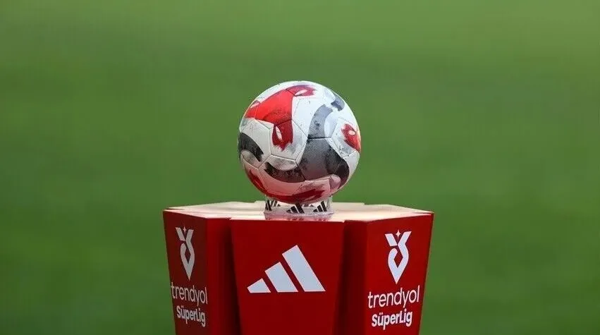 Yapay zeka Trendyol Süper Lig şampiyonunu açıkladı! 4 fark puanla...