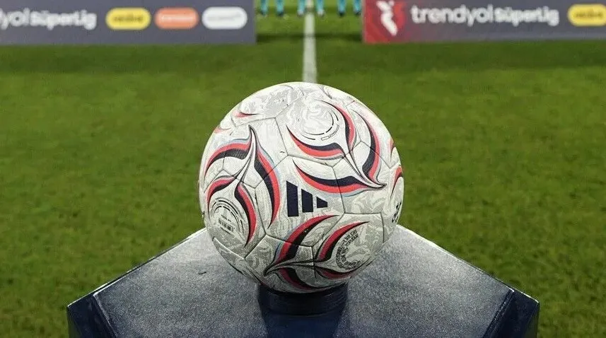 Yapay zeka Trendyol Süper Lig şampiyonunu açıkladı! 4 fark puanla...