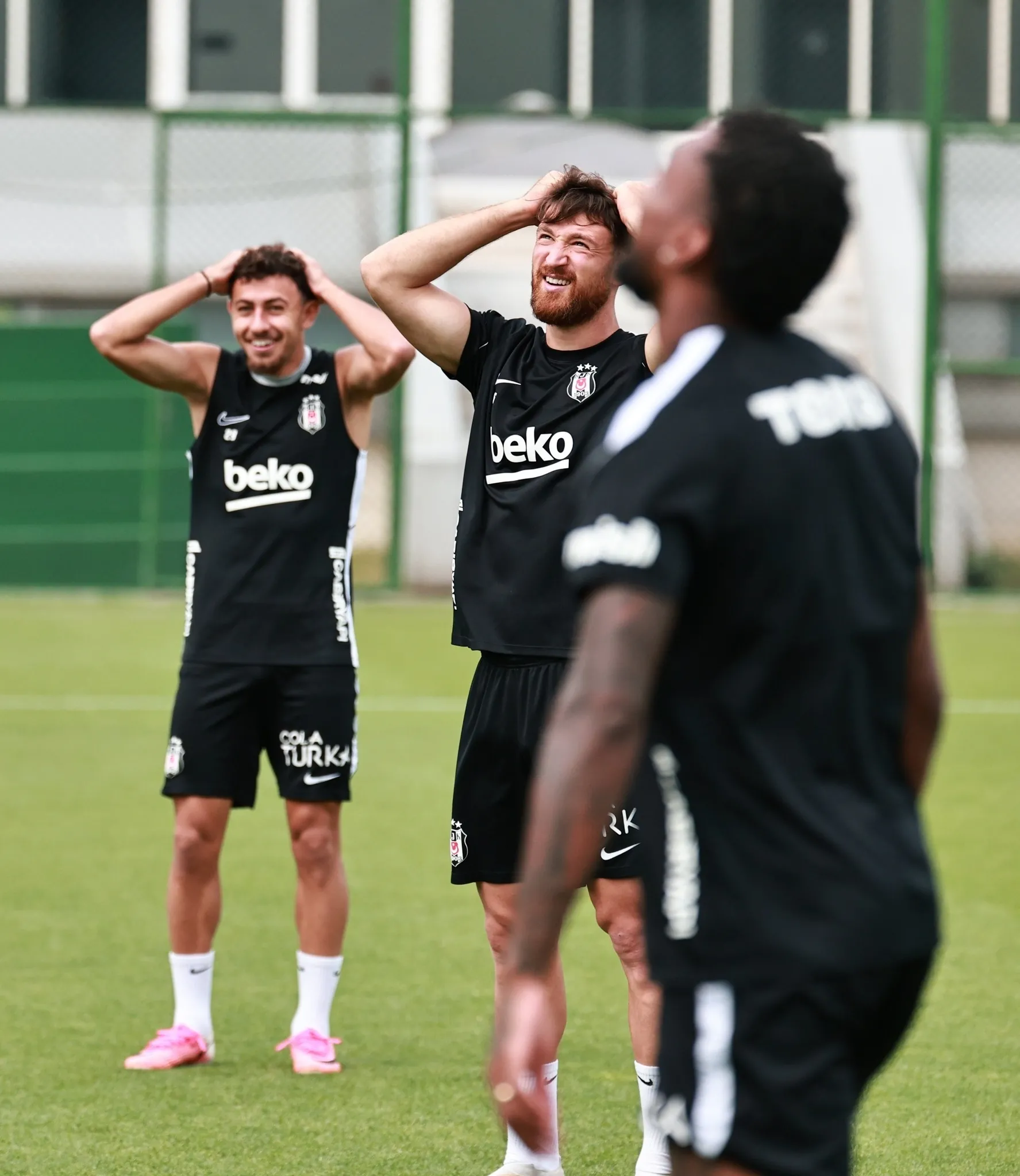 Usta yazarlar Süper Lig'de geride kalan 5 haftayı yorumladı: Beşiktaş-Galatasaray yarışına dönebilir!