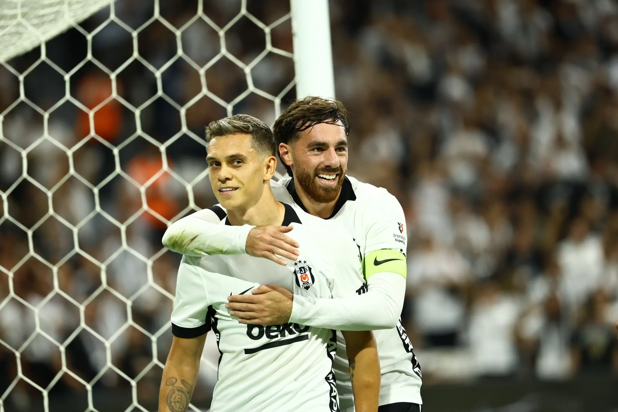 Usta yazarlar Süper Lig'de geride kalan 5 haftayı yorumladı: Beşiktaş-Galatasaray yarışına dönebilir!