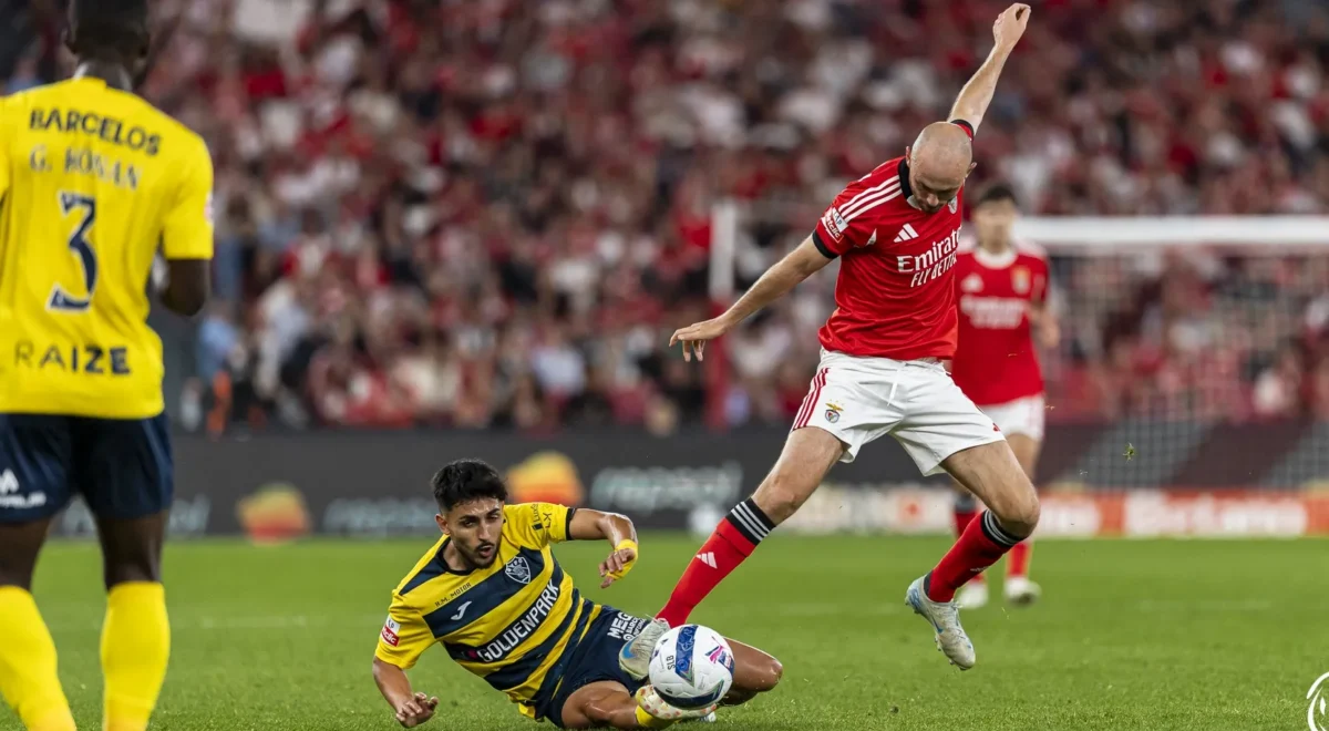 Luis-Esteves-Fredrik-Aursnes.jpg Fredrik Aursnes entra e marca: Eis o quarto golo do Benfica