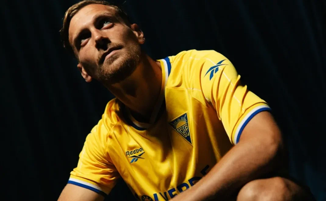 Milan Robin reforça meio-campo do Estoril Praia após vários anos no futebol francês