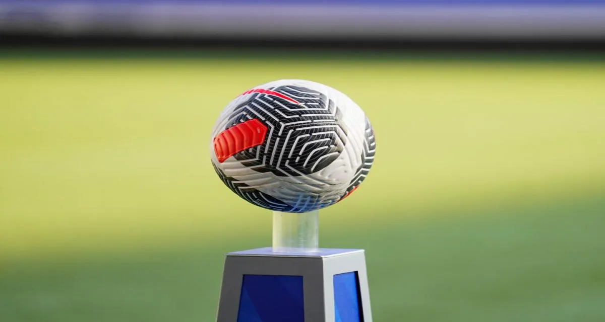 1200-L-national-1-le-pays-du-valois-a-reu-son-trophe-de-champion-de-n3-lors-de-la-rception-de-montlouis.jpg National 1 : le Pays du Valois a reçu son trophée de champion de N3 lors de la réception de Montlouis