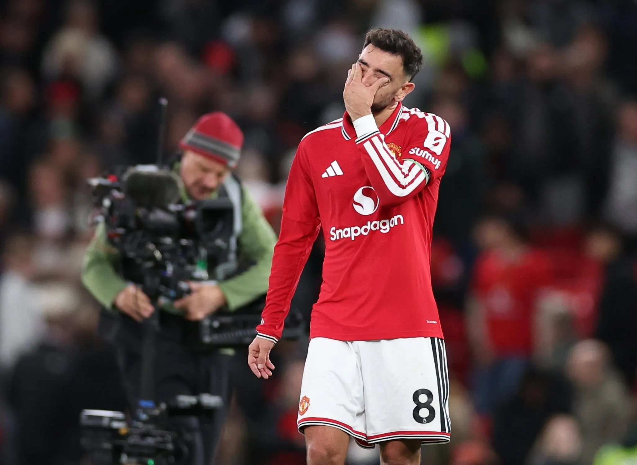 Bruno Fernandes covers his face.