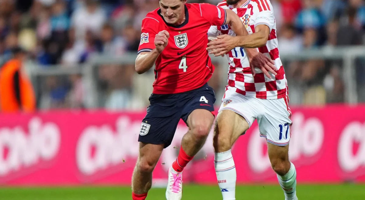 2724.jpg Alex Scott facing two months out after playing through pain with England