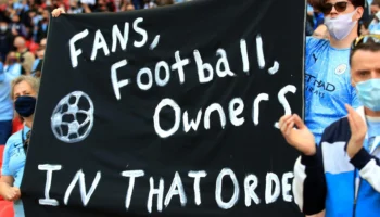 Les supporters de Manchester City expriment leur colère envers les propriétaires du club