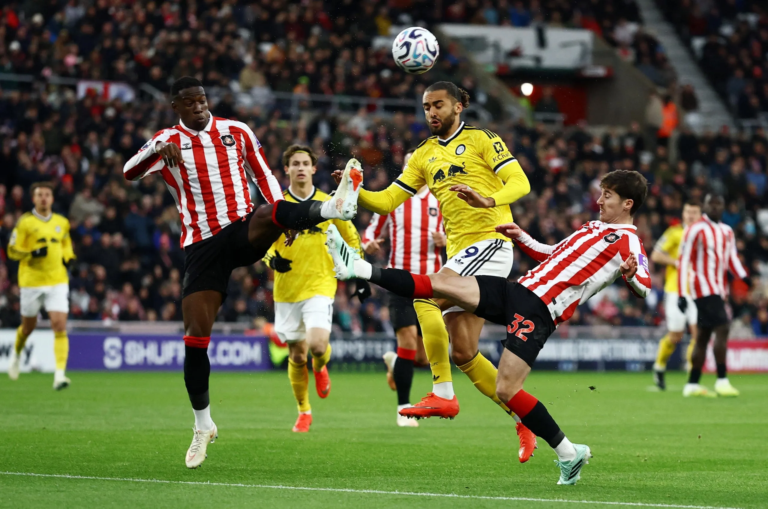 Dominic Calvert-Lewin tangles with with Nordi Mukiele.