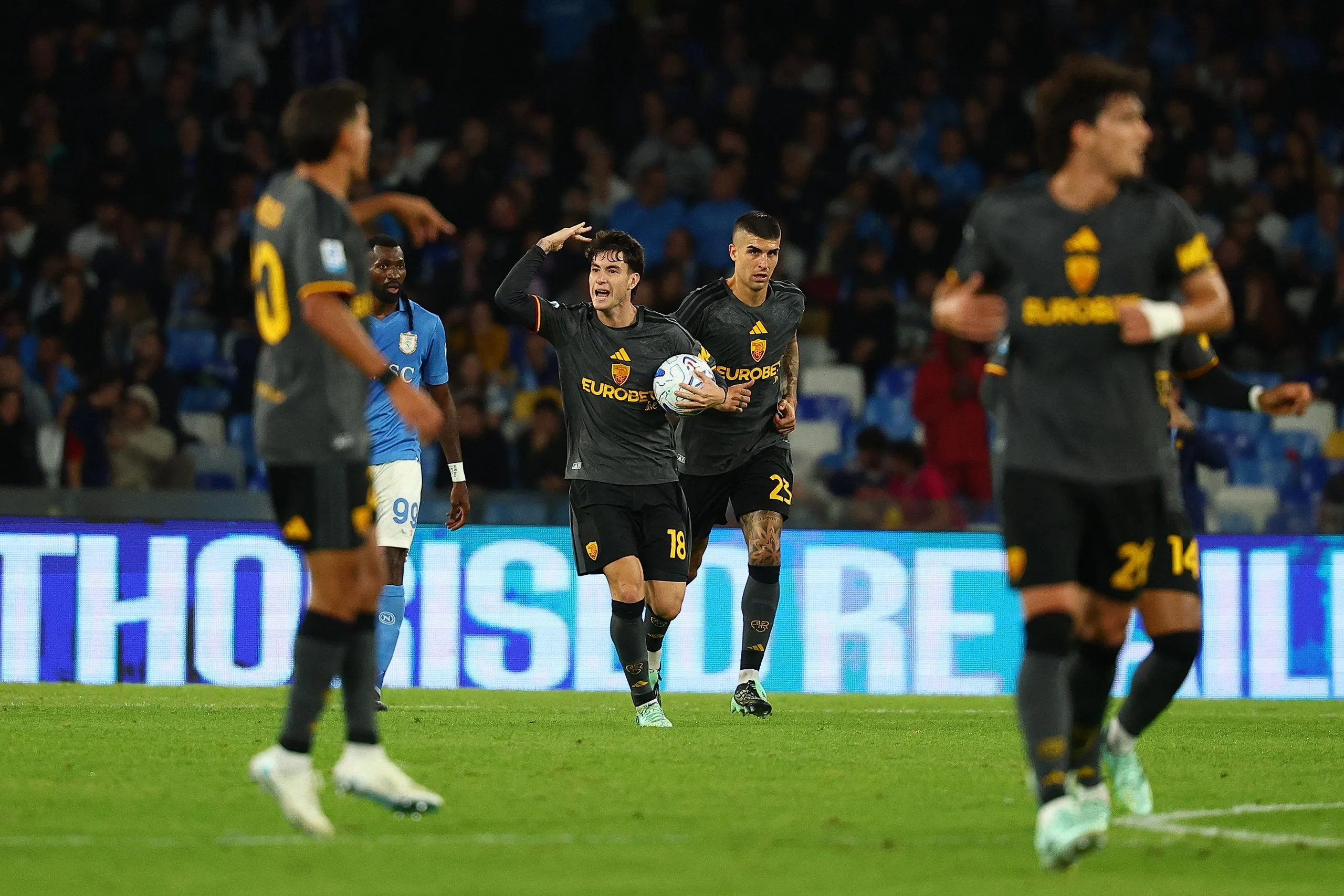 Matías Soulé celebrates