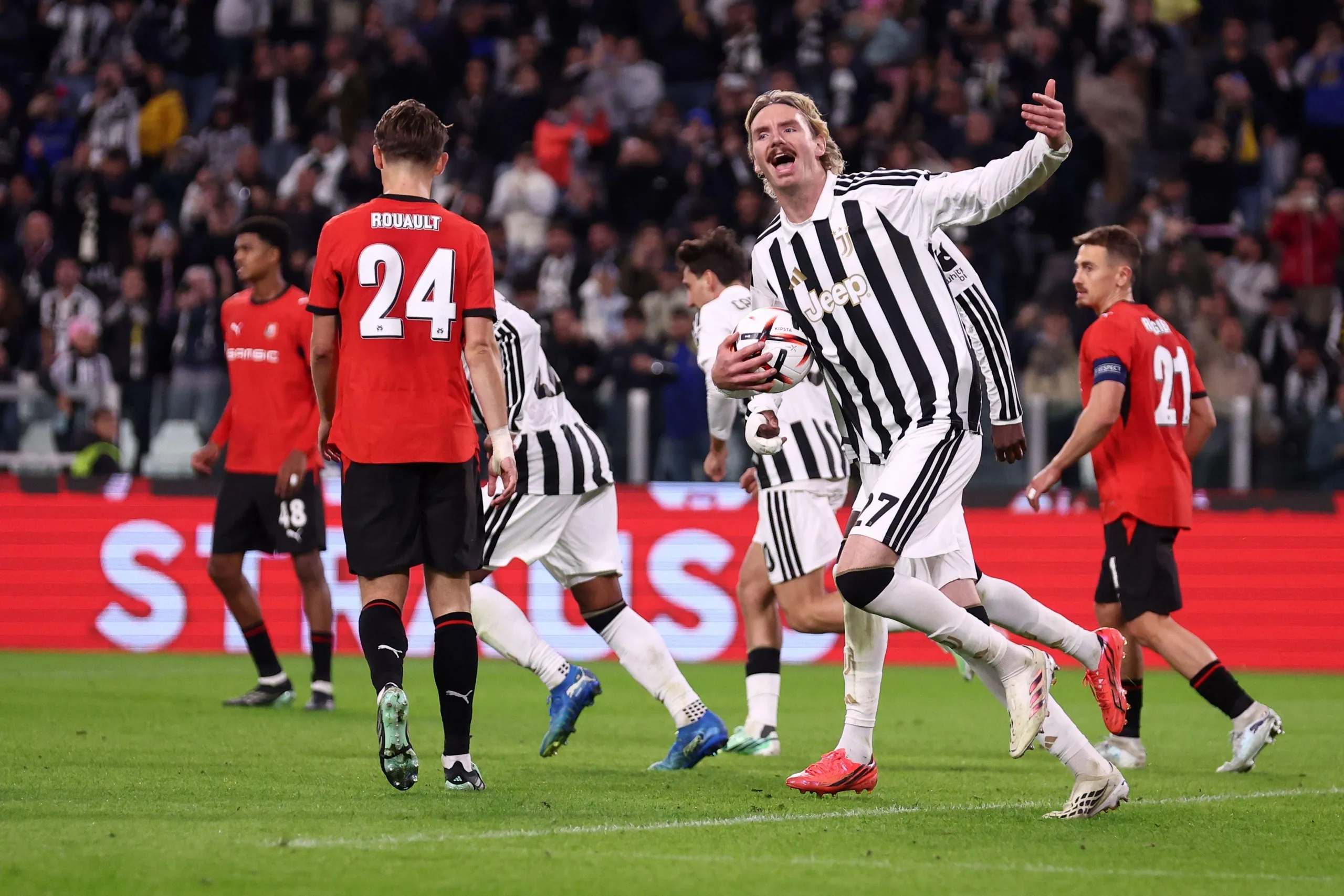 Nick Woltemade celebrates.