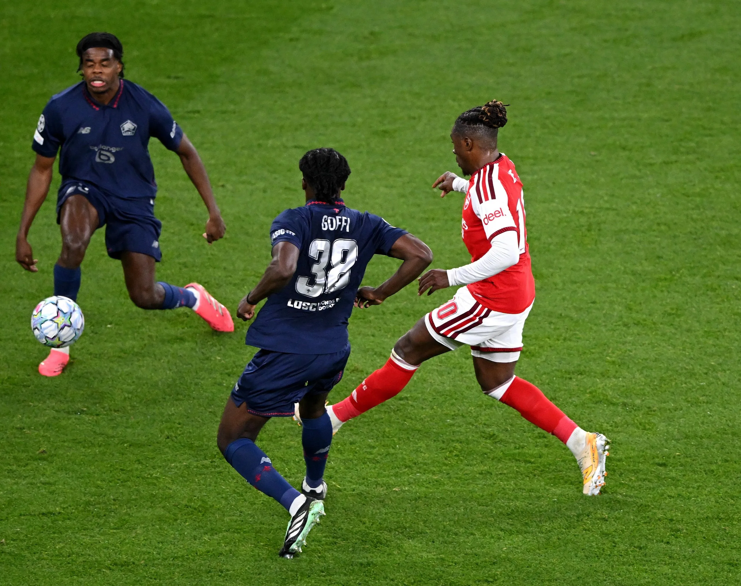 Eberechi Eze doubles Arsenal’s lead.