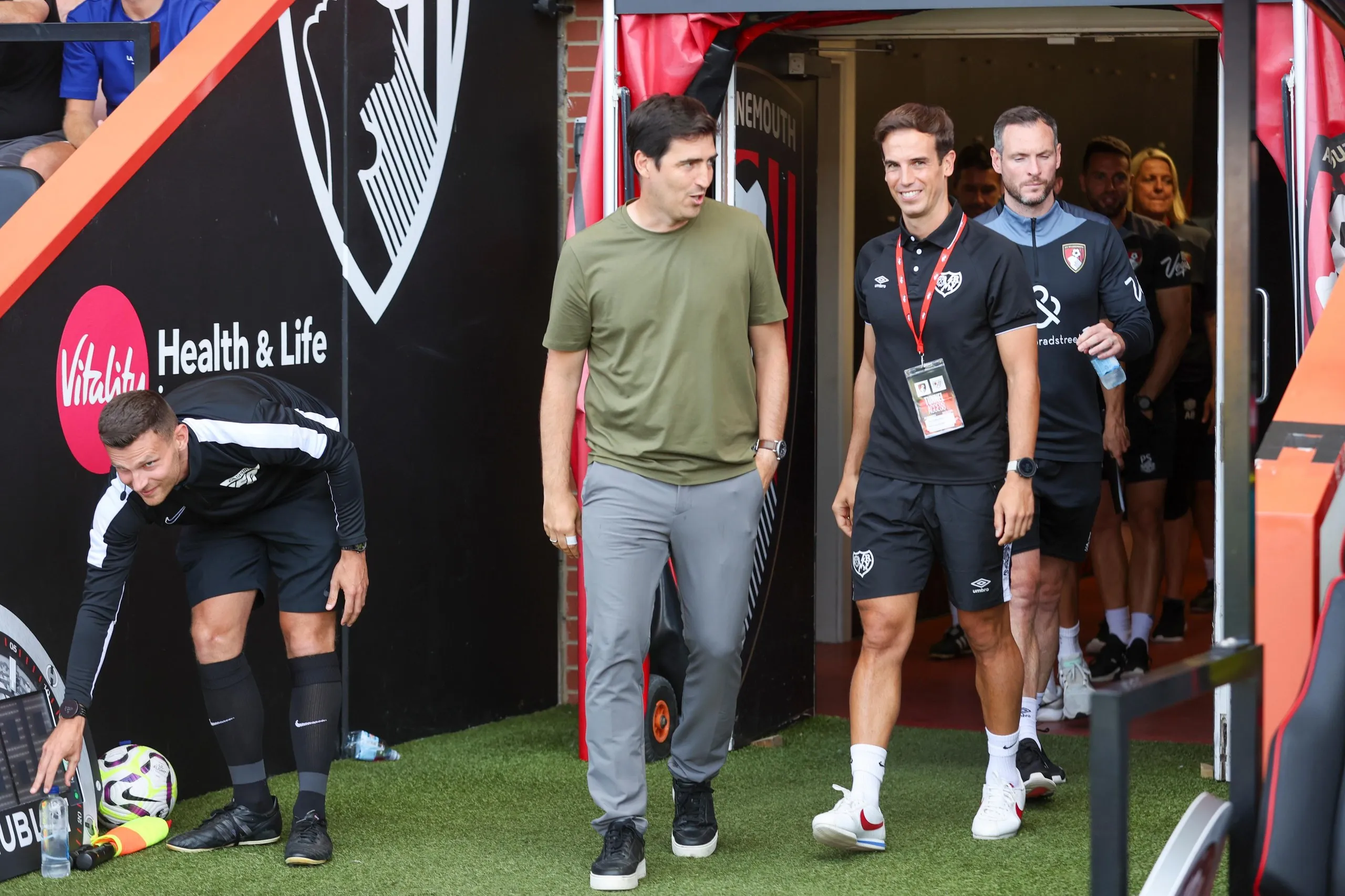 Andoni Iraola of Bournemouth and Iñigo Pérez of Rayo Vallecano
