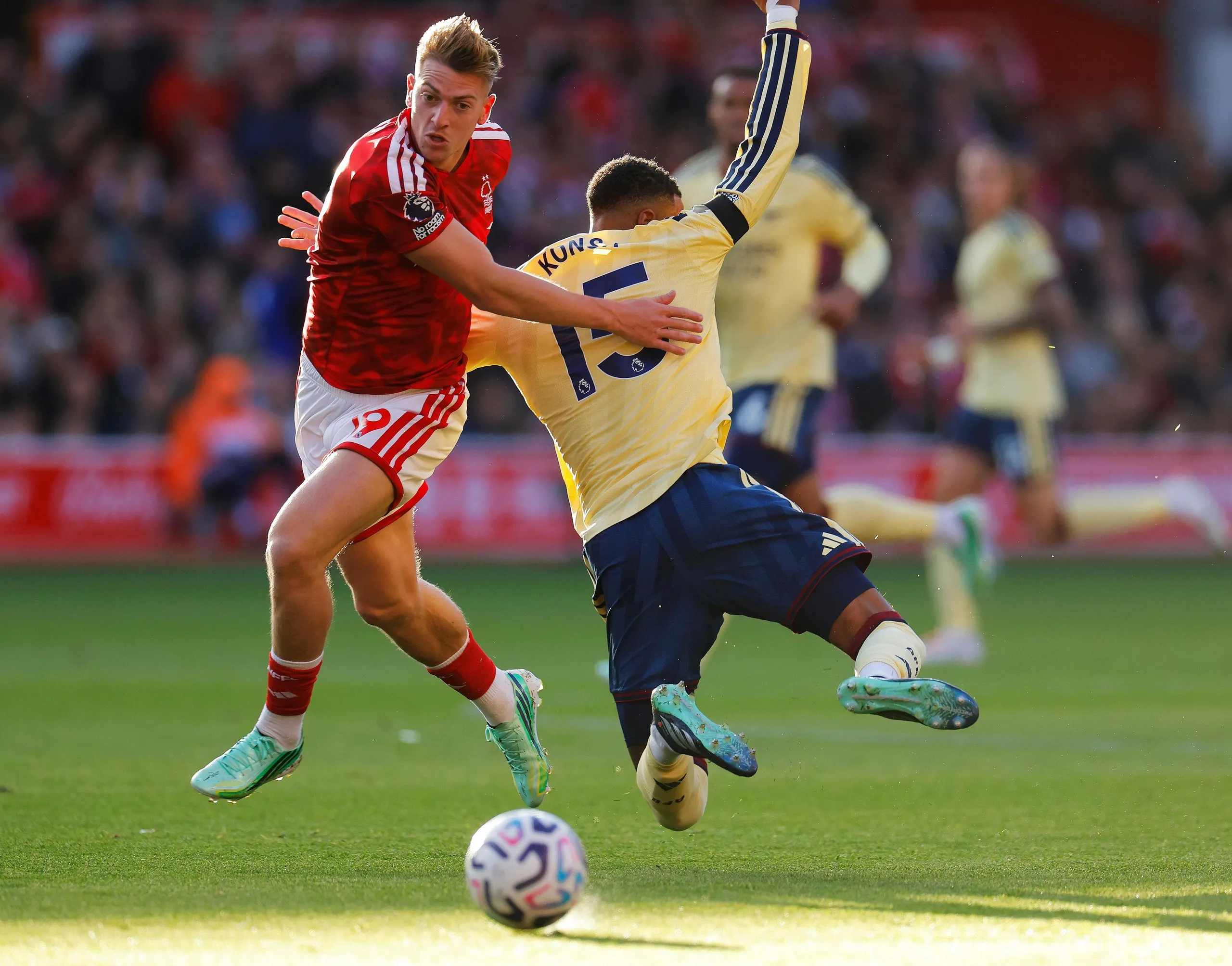 Liam Delap holds off Ezri Konsa at the City Ground