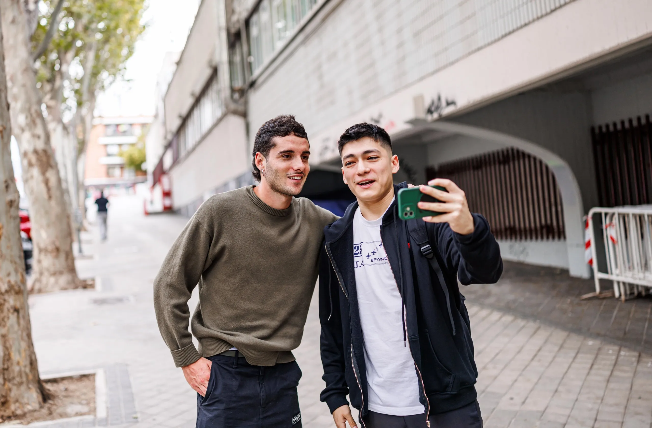 Sergio Camello meets a fan