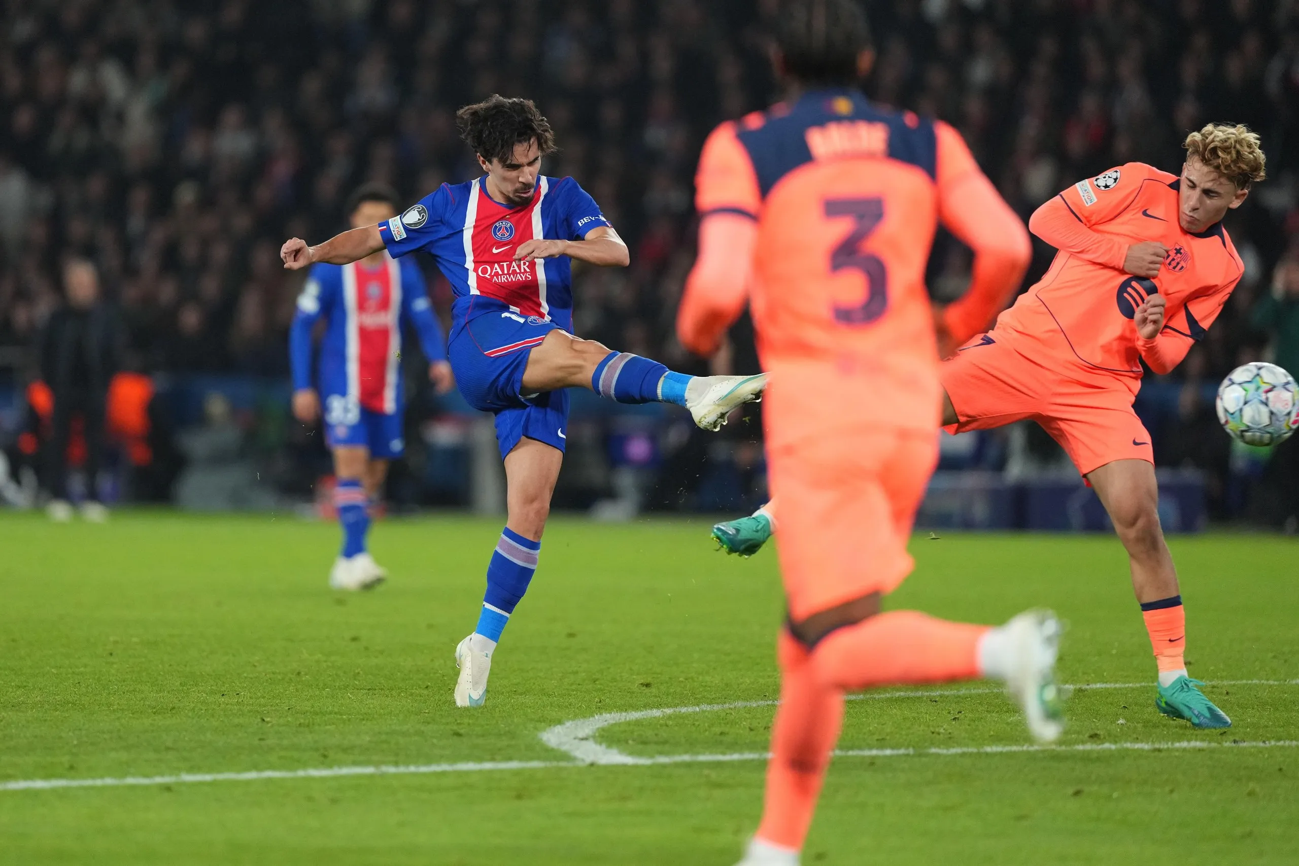 Vitinha scores for PSG.