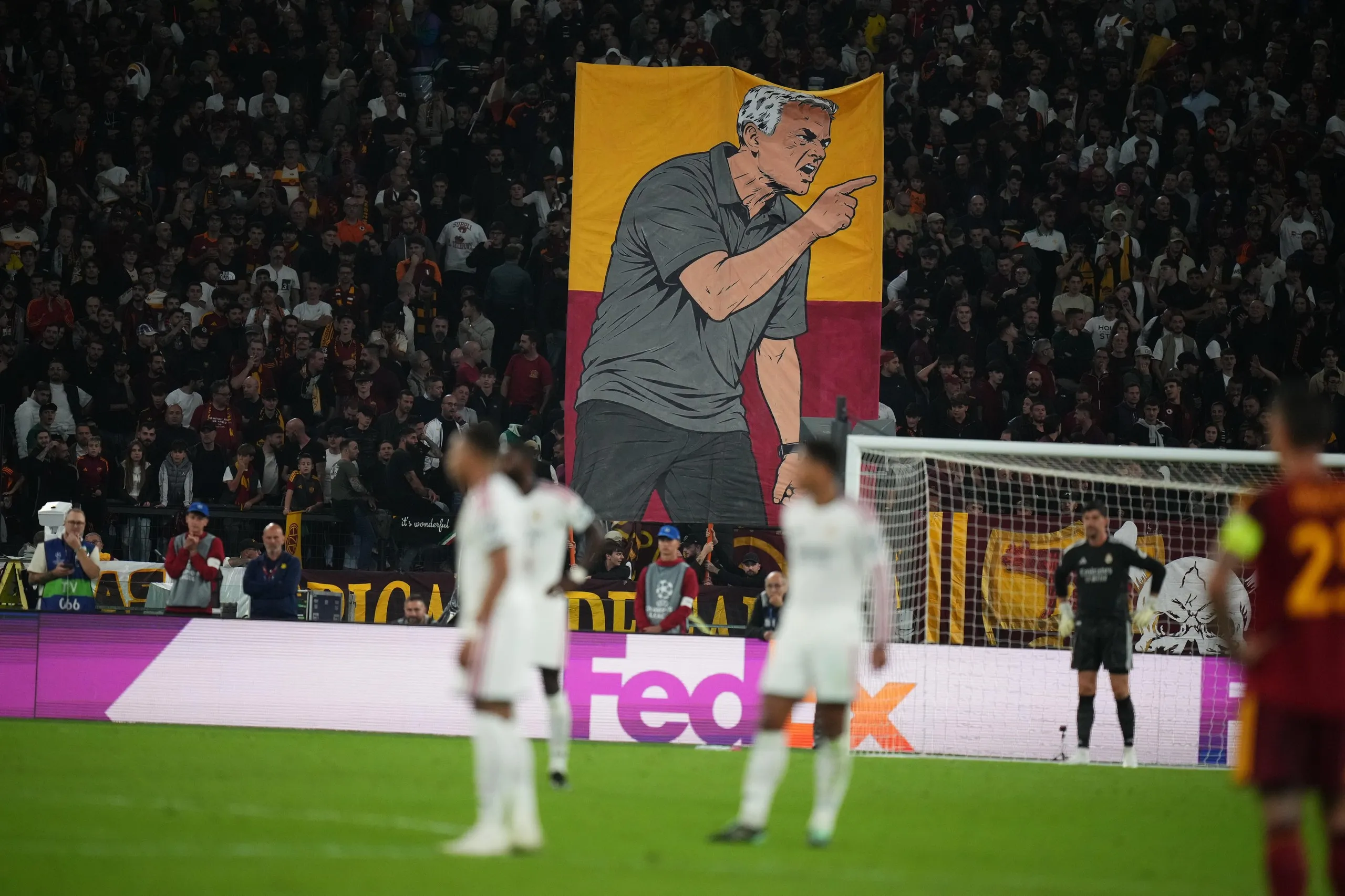 A Roma banner of José Mourinho.