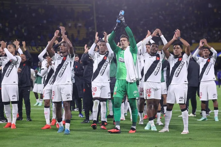 Lo jugadores de Vasco festejan en la Bombonera (EFE/ Juan Ignacio Roncoroni)