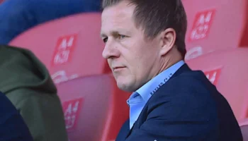 Eintracht Frankfurt continue de s&rsquo;intéresser à Christoph Spycher malgré des complications