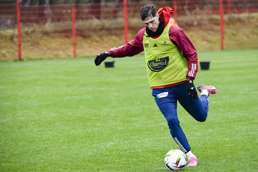 e77fe.jpg Milieu de l'US Boulogne, Jonas Martin à deux doigts d'en découdre avec un supporter
