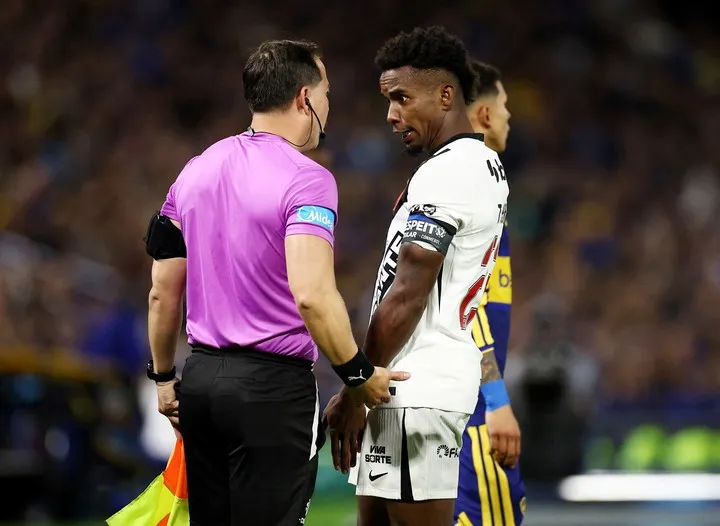 Thiago Mendes en la Bombonera (REUTERS/Agustin Marcarian)