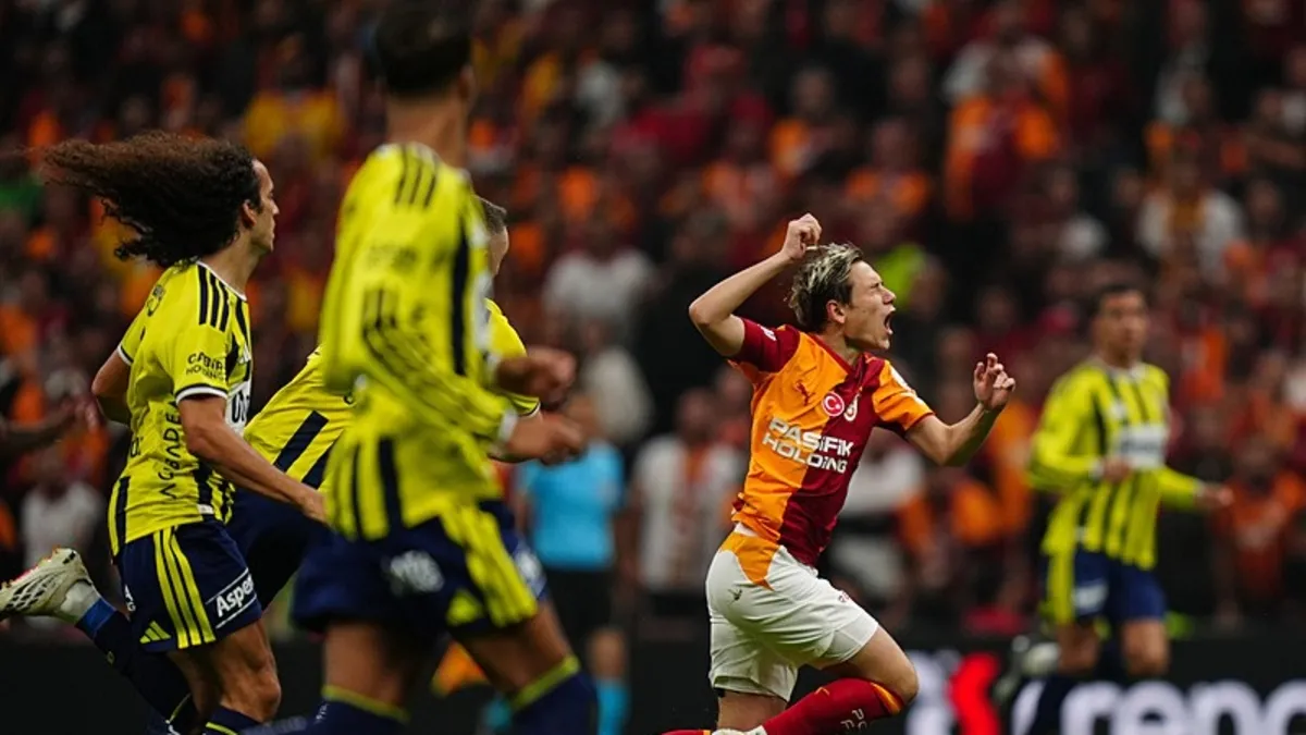 Galatasaray'ın penaltı beklediği pozisyonda VAR devreye girdi