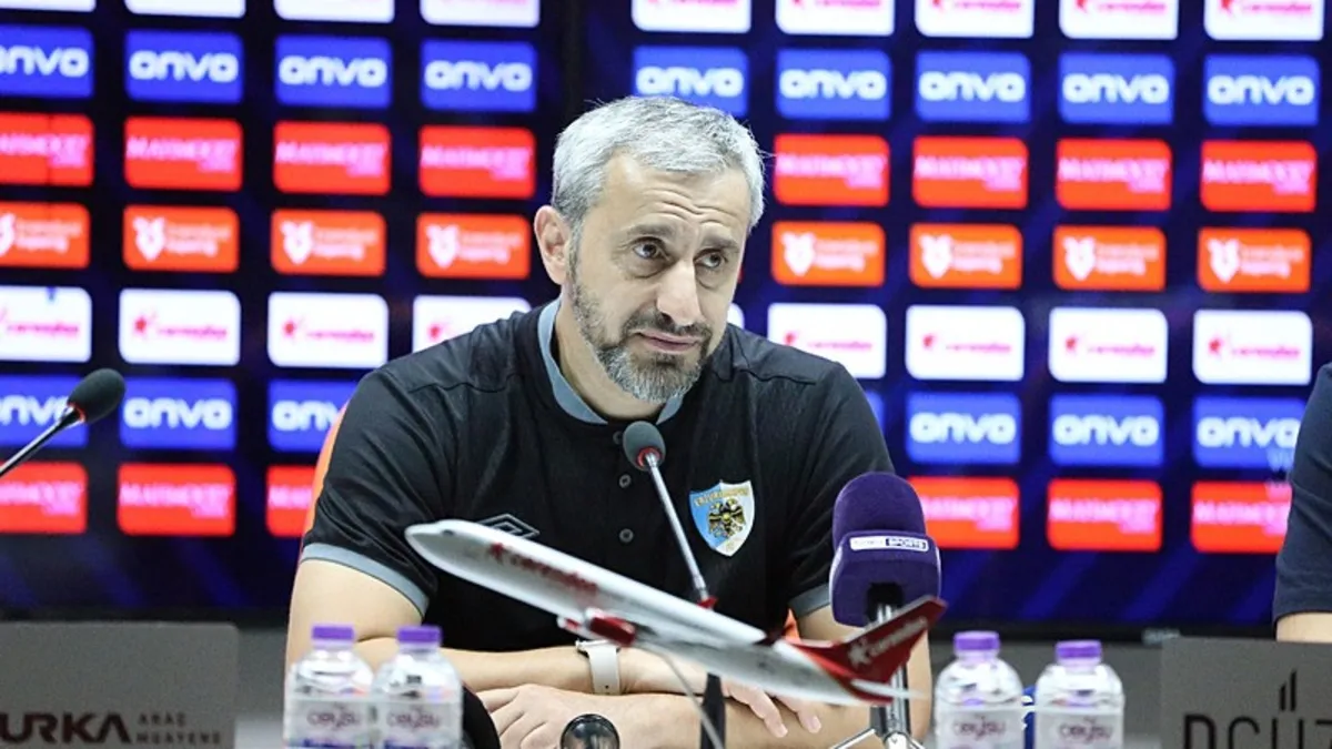 Erzurumspor FK Teknik Direktörü Serkan Özbalta: Saha şartları oyuncuları zorladı