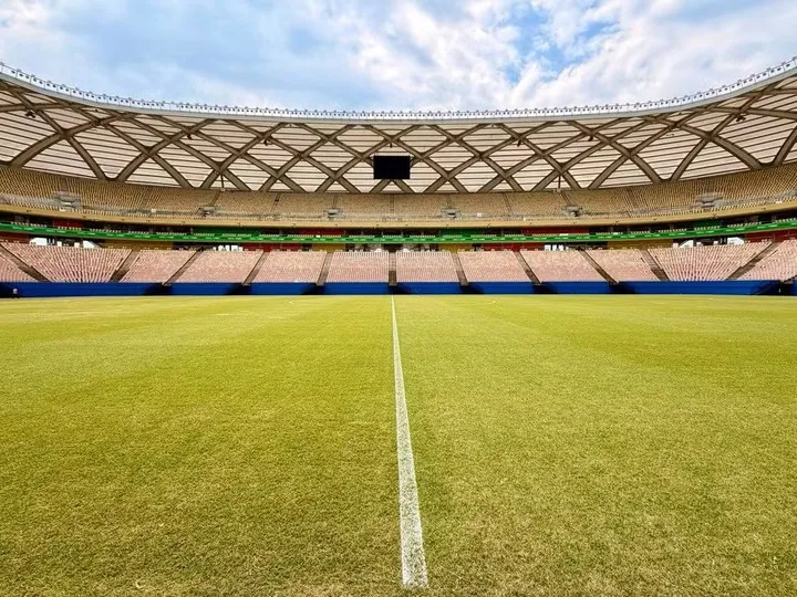 Una foto actual del césped según difundió el organismo que administra el estadio Arena de Manaos