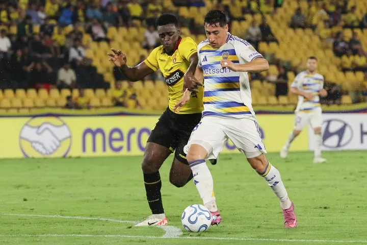 Boca y su camiseta blanca para el partido con Barcelona (EFE)