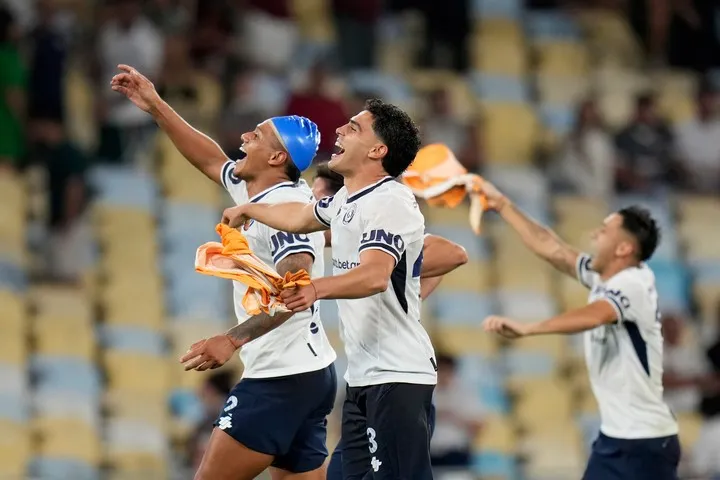 Los jugadores de Independiente Rivadavia festejando su triunfo en el Maracaná (AP Photo)