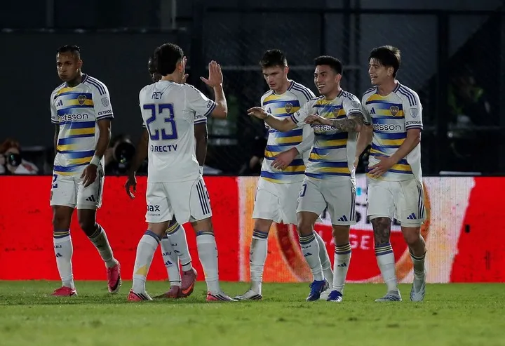 Boca con la casaca blanca en el triunfo frente a Recoleta (Reuters)